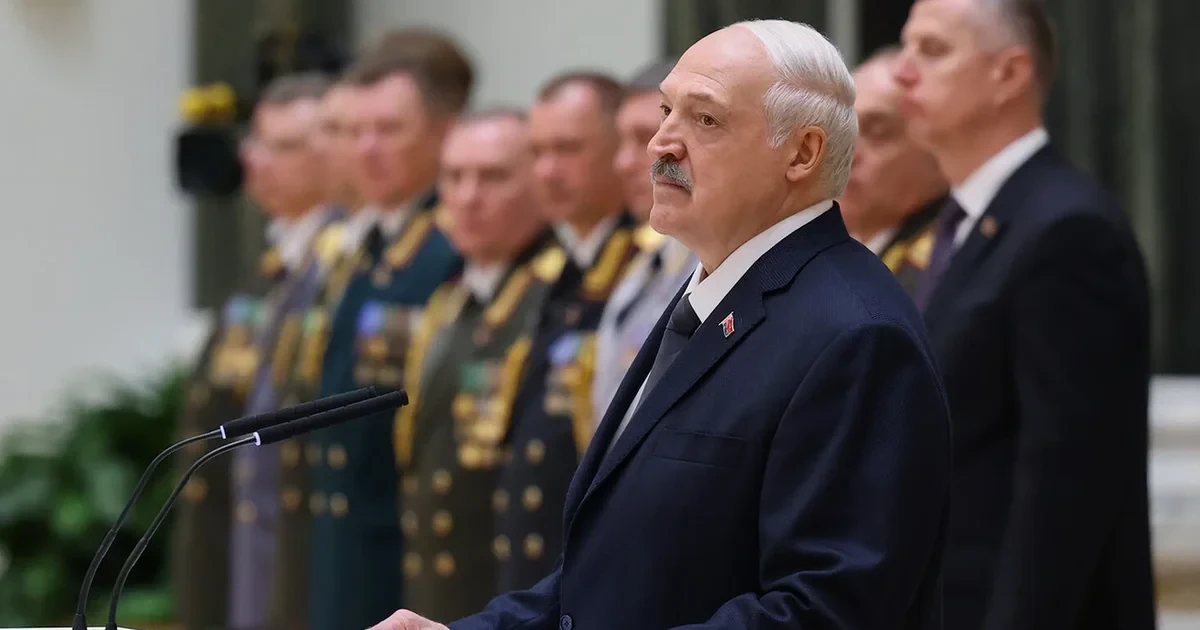 Олександр Лукашенко підписує указ про помилування
