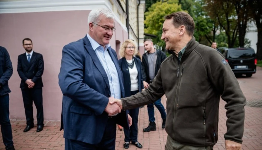 Сікорський у Києві окреслив позицію Польщі щодо кластерів вступу України до ЄС