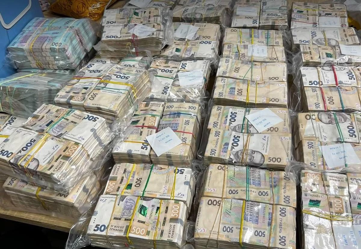 Хронологія спецоперації БЕБ: 30 обшуків і вилучені 630 млн грн у мережі обмінників