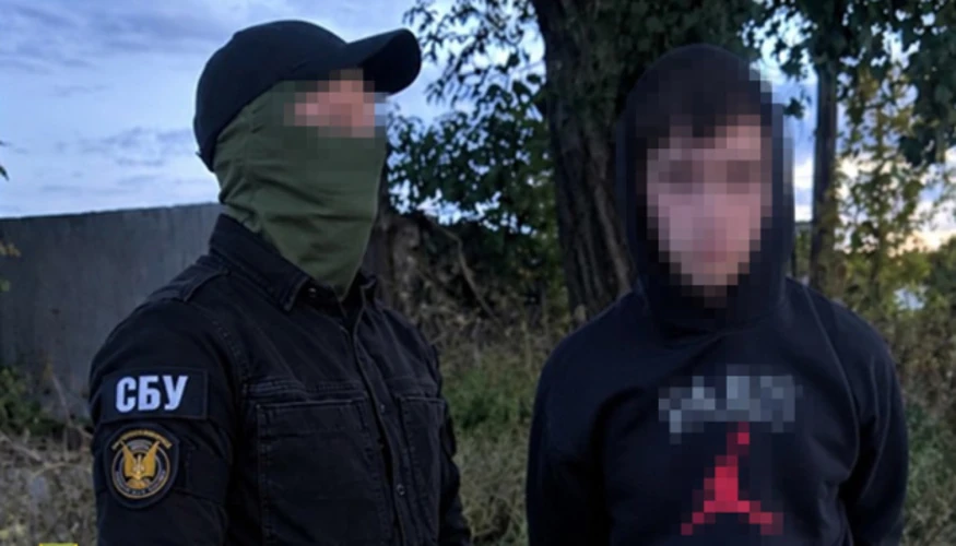 На Київщині викрили спробу диверсії: 17-річному підпалювачу вантажівок обрали запобіжний захід